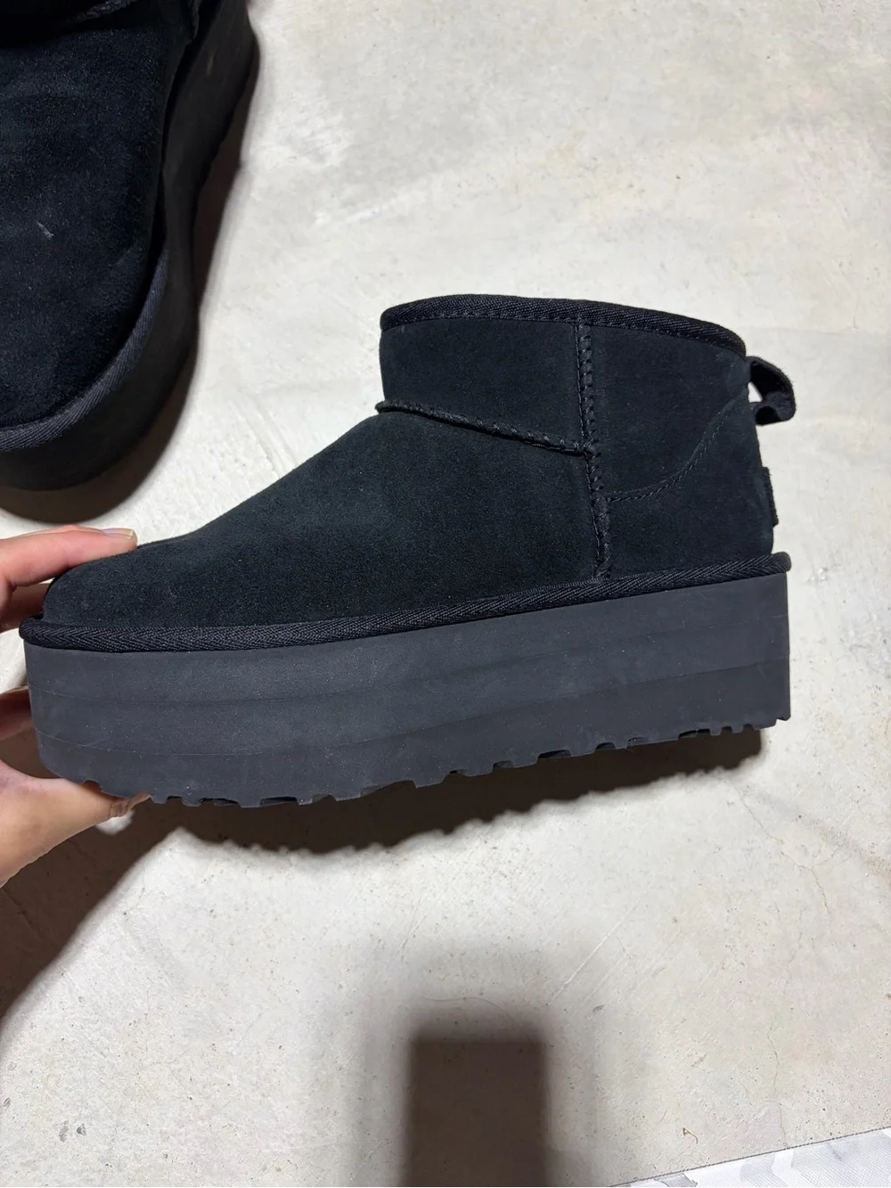 UGG classic ultra mini platform Black boots 6